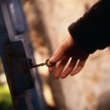 Aufschließen eines Tores